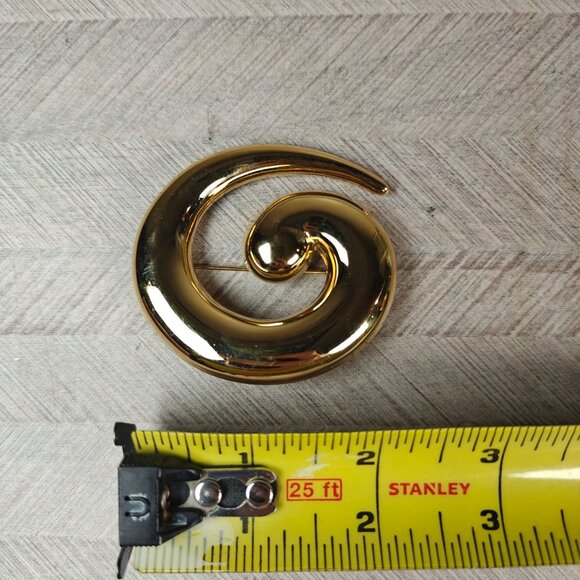 Vintage Monet Gold Tone Swirl Brooch Pin Signed - Picture 5 of 6